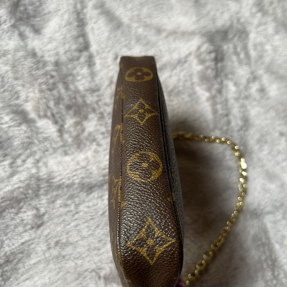 🔥🔥🔥Authentic Louis Vuitton Clutch Pouch Crossbody Bag - Picture 12 of 16